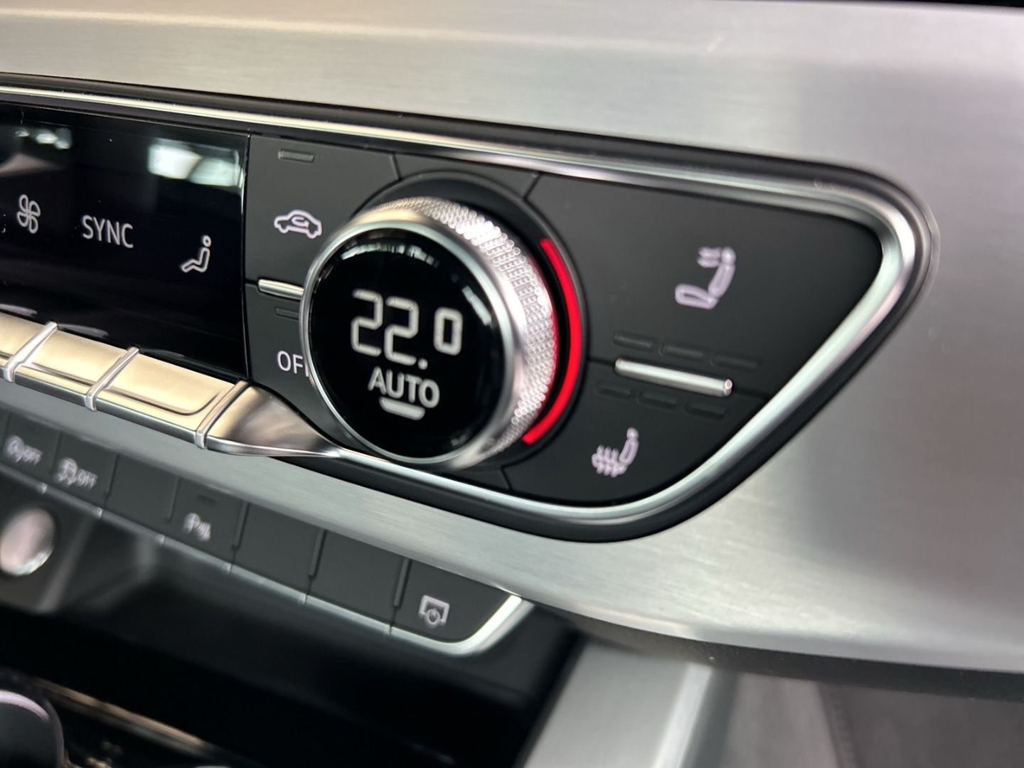 Fahrzeugabbildung Audi A5 Cabriolet 40 TFSI S-LINE+AHK+NAVI+LEDER+VIRTU