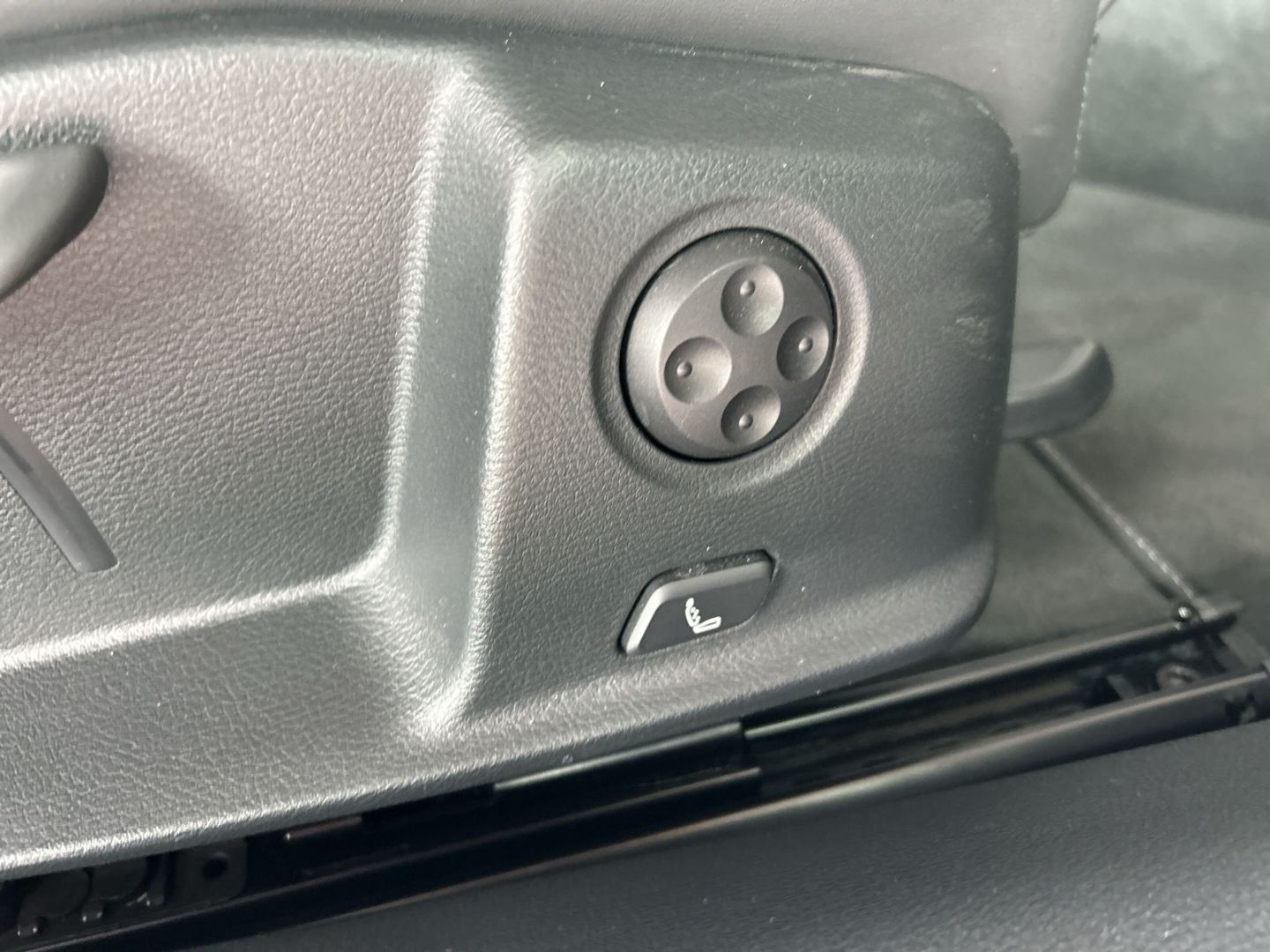 Fahrzeugabbildung Audi A5 Cabriolet 40 TFSI S-LINE+AHK+NAVI+LEDER+VIRTU