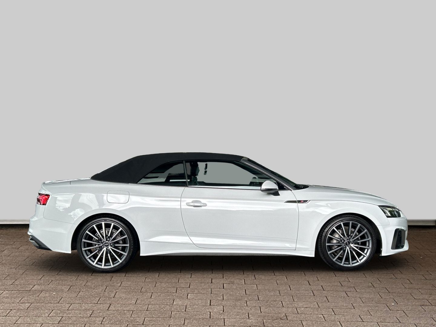 Fahrzeugabbildung Audi A5 Cabriolet 40 TFSI S-LINE+AHK+NAVI+LEDER+VIRTU
