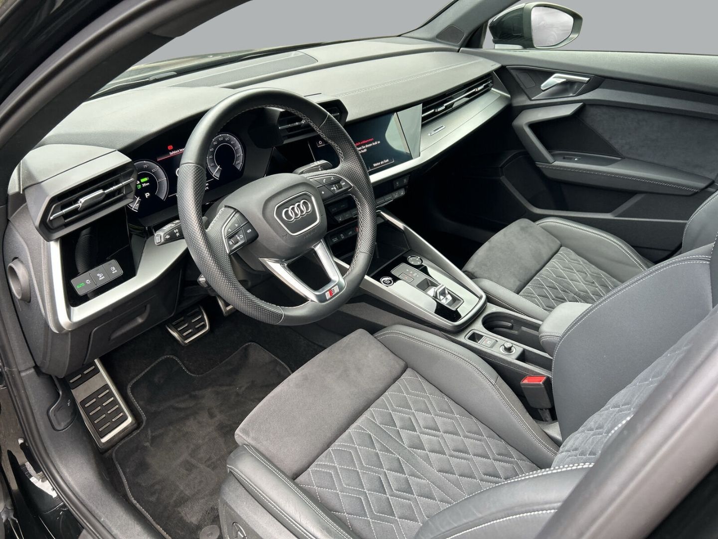 Fahrzeugabbildung Audi A3 Sportback 40 TFSI e S tronic S Line MATRIX CA - mit KI generiert/bearbeitet