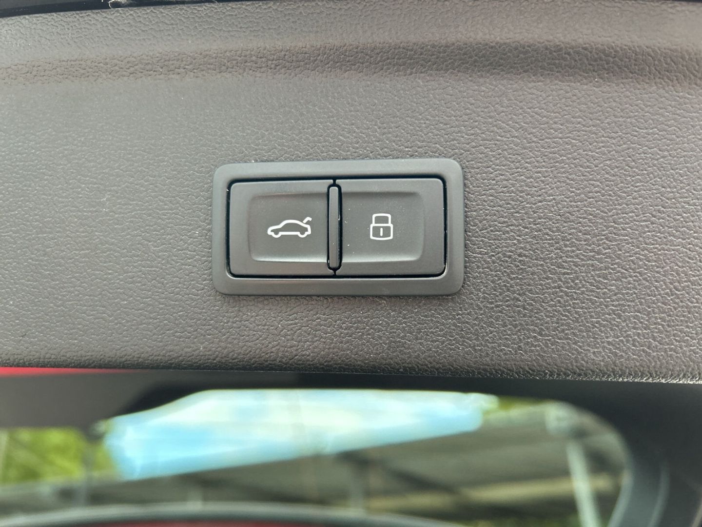 Fahrzeugabbildung Audi A3 Sportback 40 TFSI e S tronic S Line MATRIX CA - mit KI generiert/bearbeitet