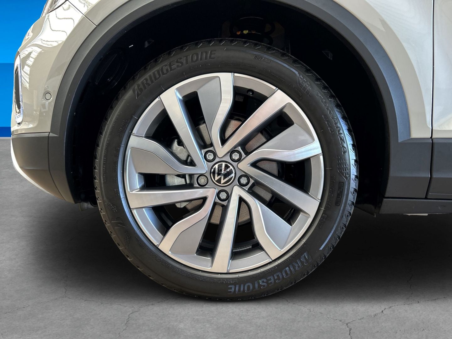 Fahrzeugabbildung Volkswagen T-Roc Style 1.5l TSI IQ.LIGHT AHK REAR VIEW EASY