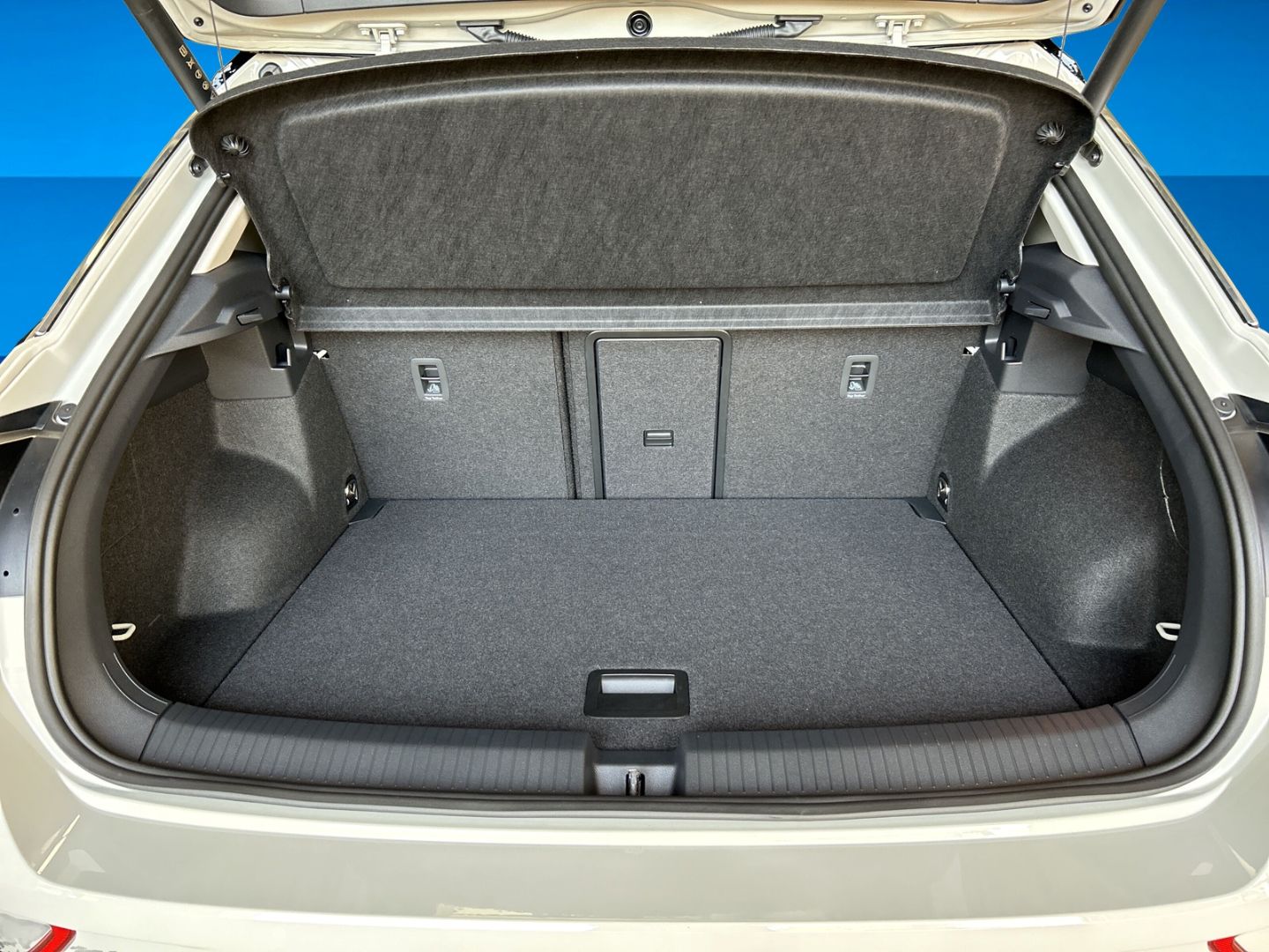 Fahrzeugabbildung Volkswagen T-Roc Style 1.5l TSI IQ.LIGHT AHK REAR VIEW EASY