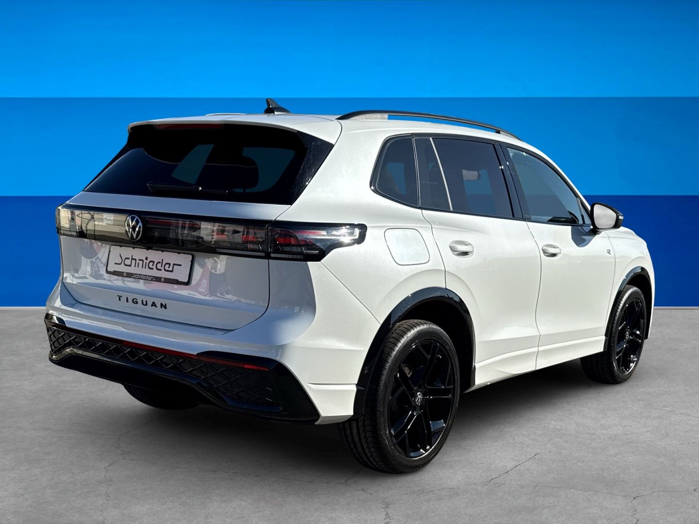 Fahrzeugabbildung Volkswagen Tiguan 2.0 TDI R-Line 4Motion Matrix Black Style