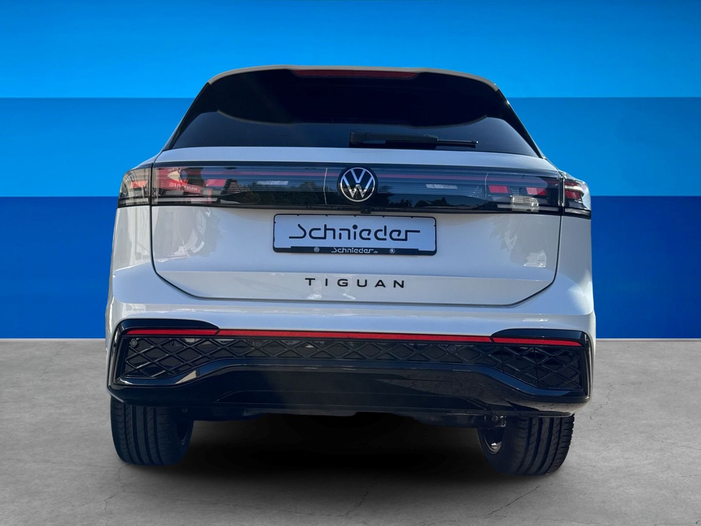 Fahrzeugabbildung Volkswagen Tiguan 2.0 TDI R-Line 4Motion Matrix Black Style
