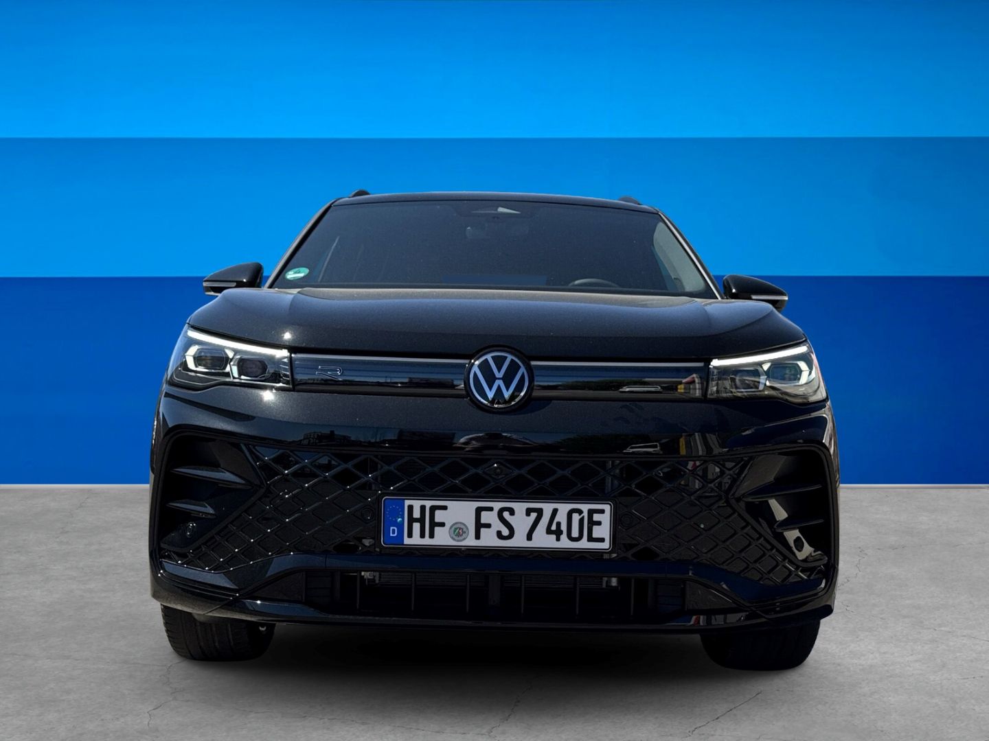 Fahrzeugabbildung Volkswagen Tiguan R-Line 1,5 l eHybrid HD MATRIX IQ.DRIVE B