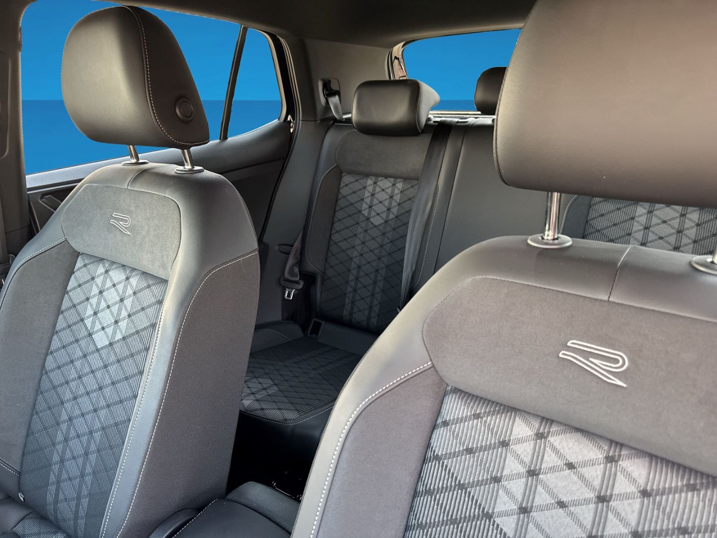 Fahrzeugabbildung Volkswagen T-Cross 1.5 TSI R-Line Climatronic Rear View