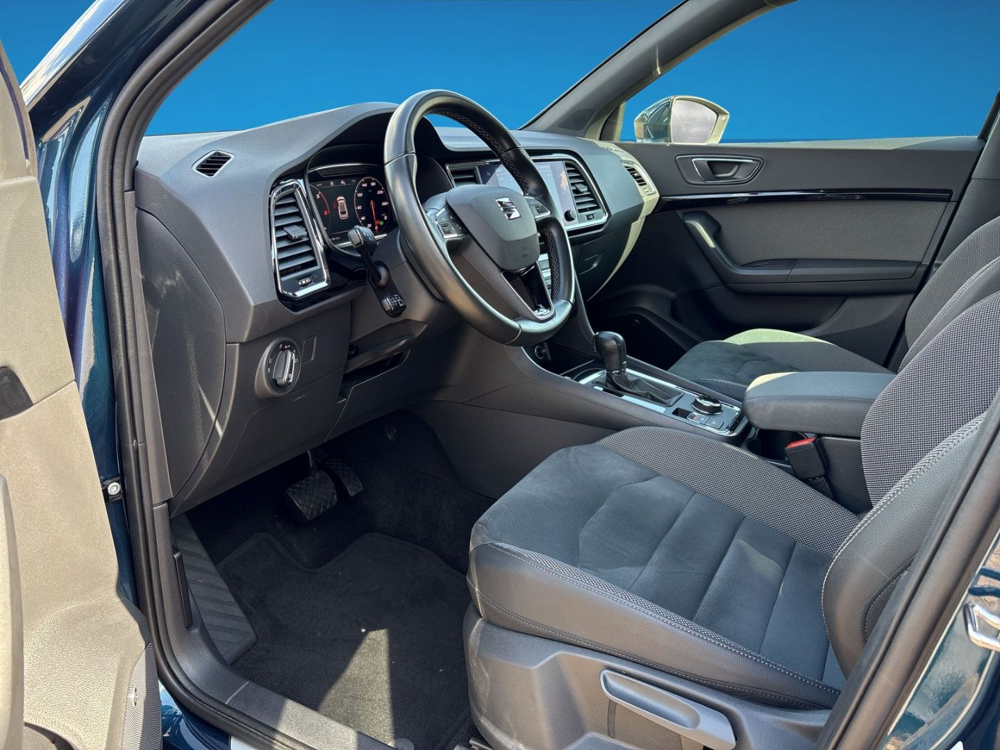 Fahrzeugabbildung SEAT Ateca 2.0 TDI DSG Xcellence NAVI SHZ PDCvo+hi LE