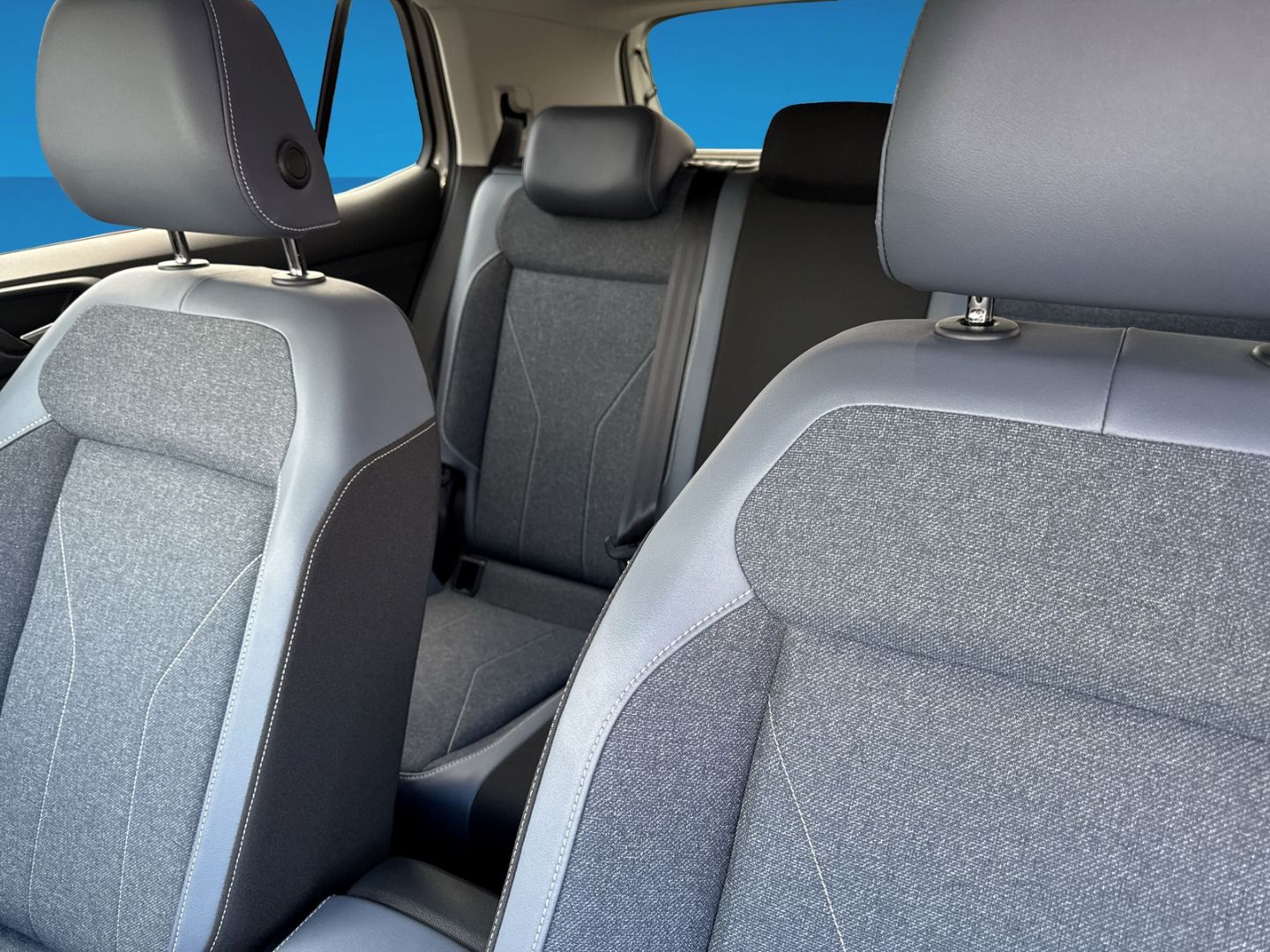 Fahrzeugabbildung Volkswagen T-Cross 1.5 TSI Style Rear View IQ.DRIVE Clima
