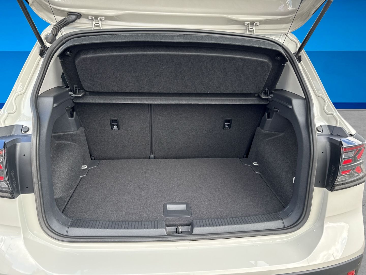 Fahrzeugabbildung Volkswagen T-Cross 1.5 TSI Style Rear View IQ.DRIVE Clima
