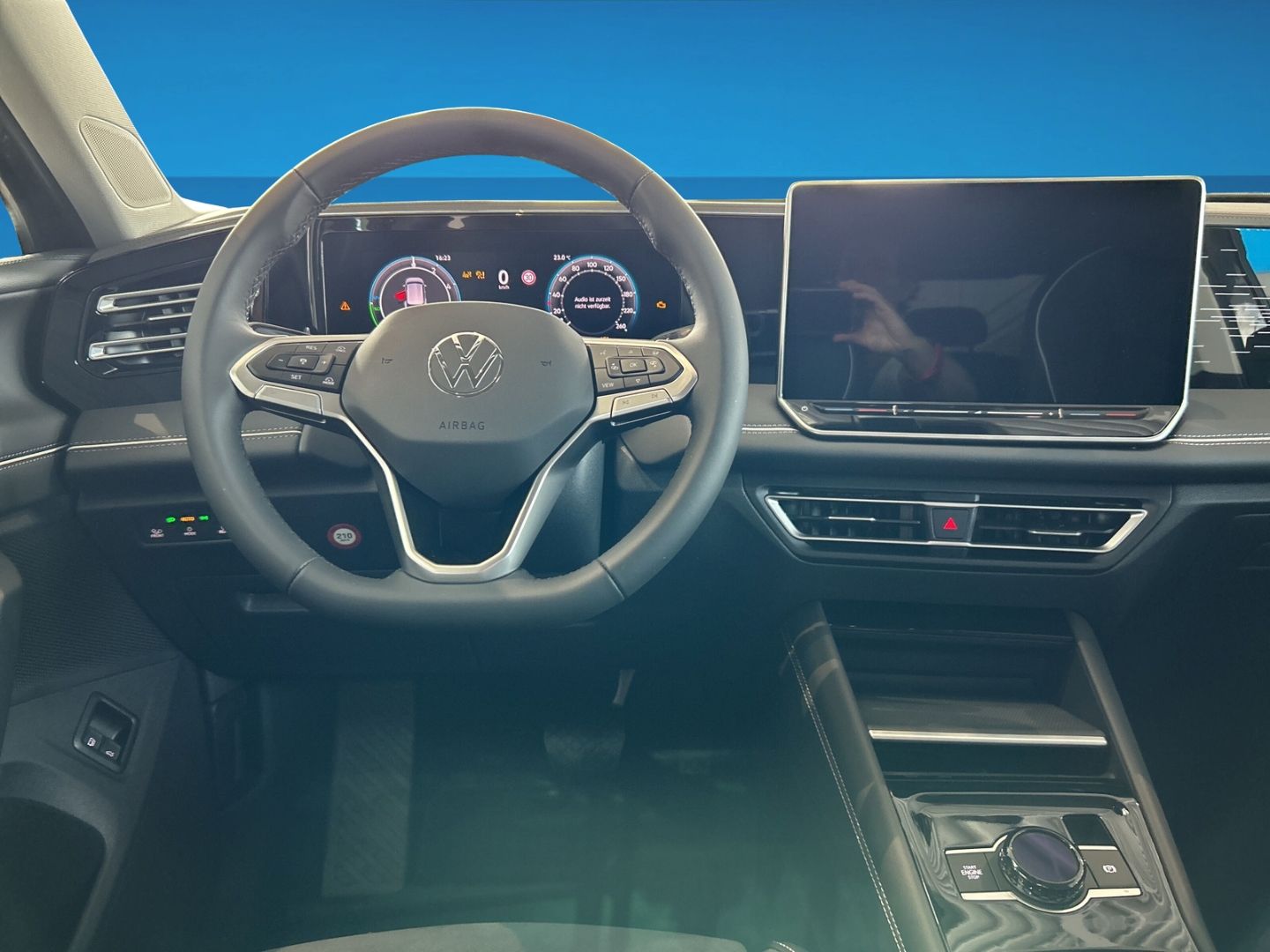Fahrzeugabbildung Volkswagen Tiguan Elegance 1,5l eHybrid MATRIX AHK IQ.DRIVE