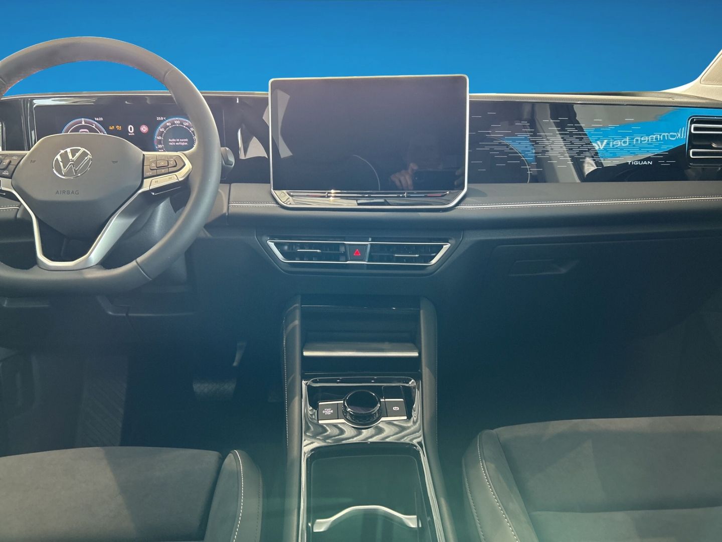 Fahrzeugabbildung Volkswagen Tiguan Elegance 1,5l eHybrid MATRIX AHK IQ.DRIVE
