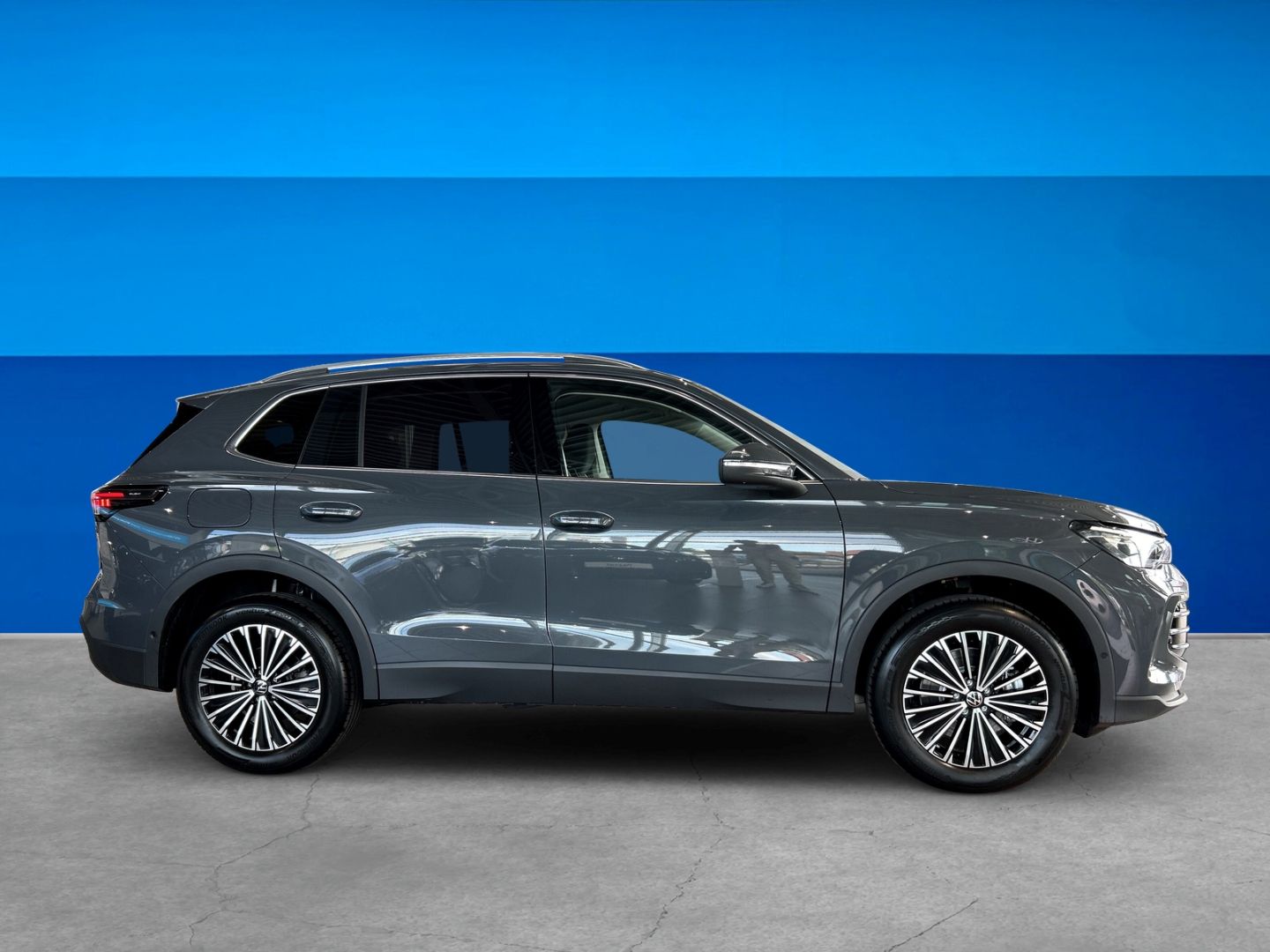 Fahrzeugabbildung Volkswagen Tiguan Elegance 1,5l eHybrid MATRIX AHK IQ.DRIVE