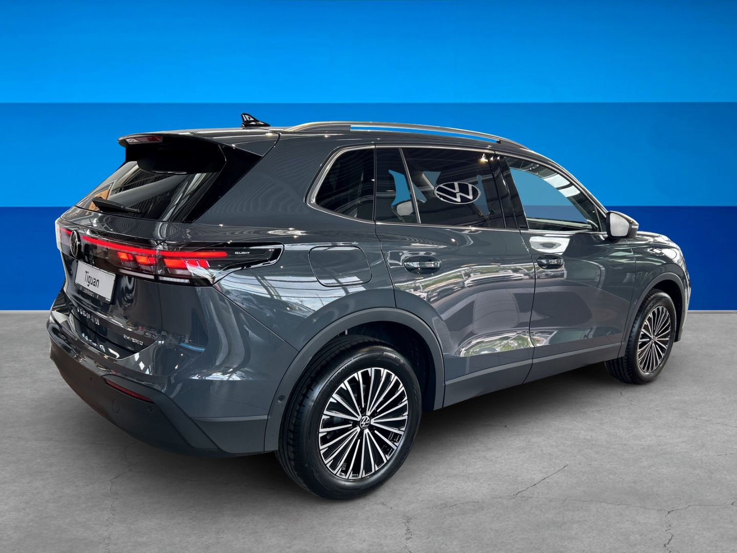 Fahrzeugabbildung Volkswagen Tiguan Elegance 1,5l eHybrid MATRIX AHK IQ.DRIVE