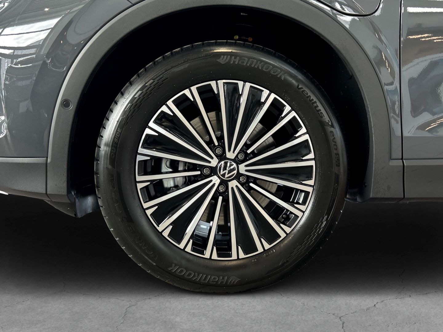 Fahrzeugabbildung Volkswagen Tiguan Elegance 1,5l eHybrid MATRIX AHK IQ.DRIVE
