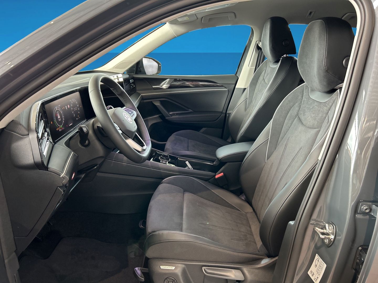 Fahrzeugabbildung Volkswagen Tiguan Elegance 1,5l eHybrid MATRIX AHK IQ.DRIVE