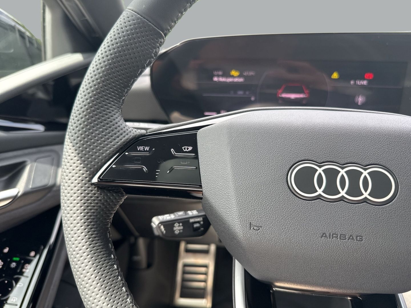Fahrzeugabbildung Audi A6 Avant e-tron quattro 315 kW TECH PRO+HUD+AHK+