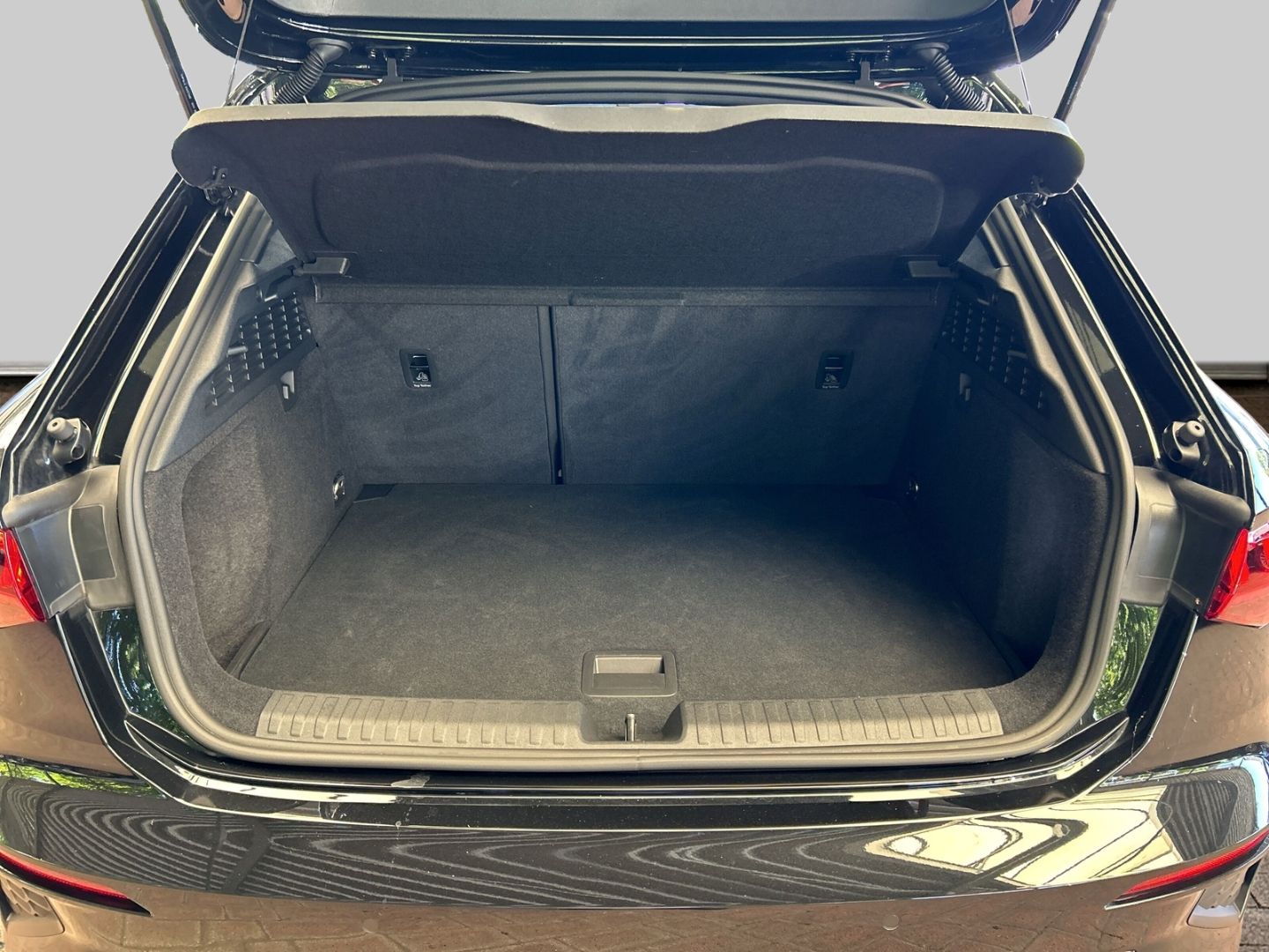 Fahrzeugabbildung Audi A3 35 TFSI Sportback S line AHK+NAVI+LEDER+VIRTU