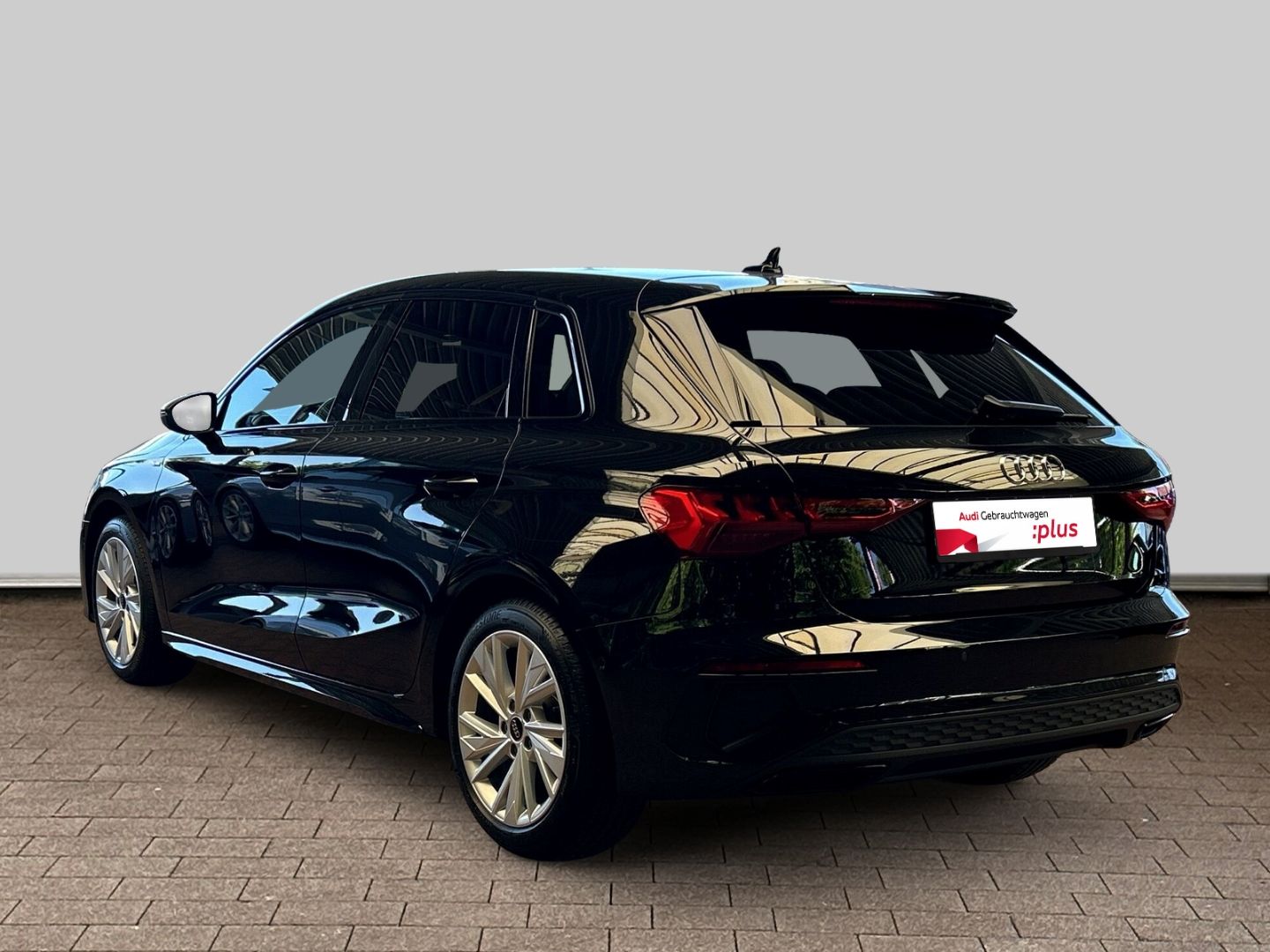 Fahrzeugabbildung Audi A3 35 TFSI Sportback S line AHK+NAVI+LEDER+VIRTU