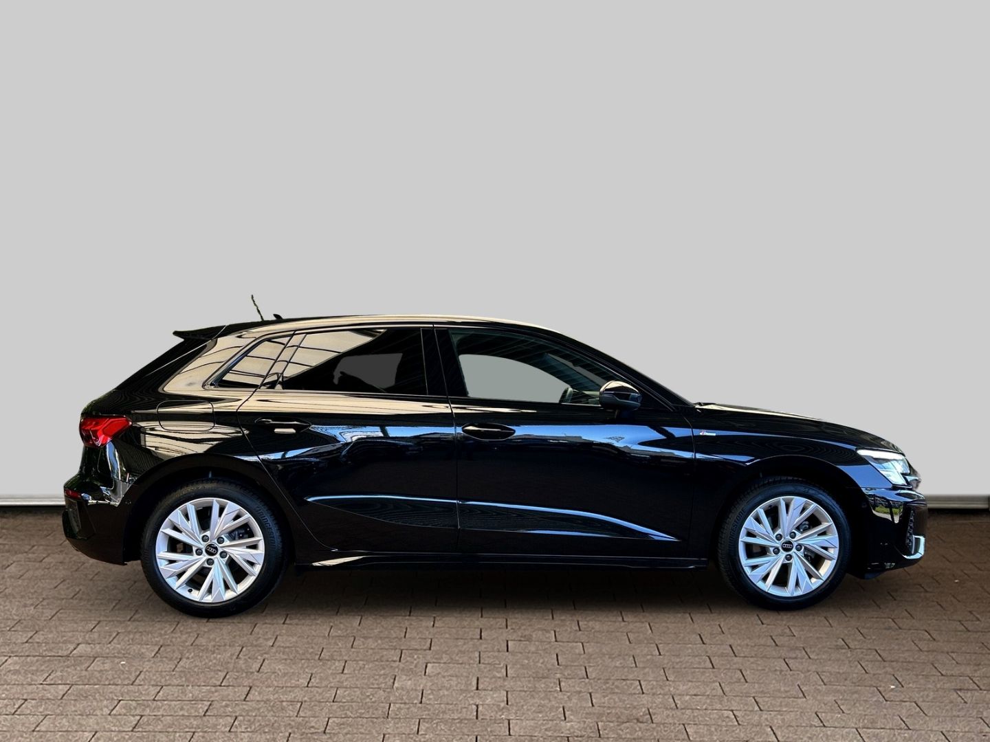 Fahrzeugabbildung Audi A3 35 TFSI Sportback S line AHK+NAVI+LEDER+VIRTU