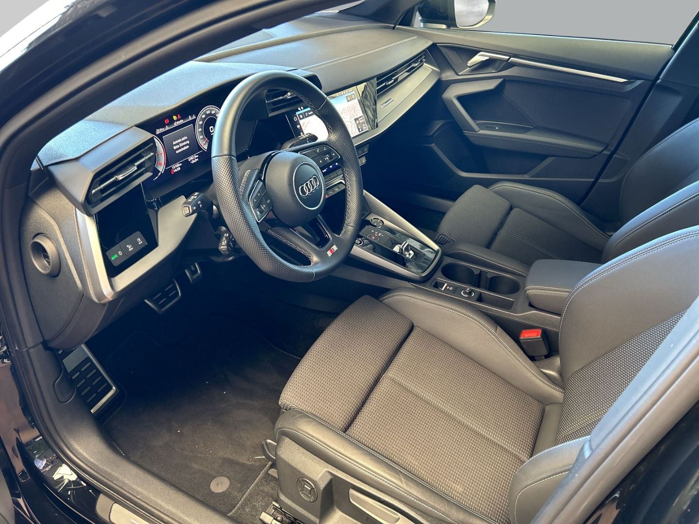 Fahrzeugabbildung Audi A3 35 TFSI Sportback S line AHK+NAVI+LEDER+VIRTU