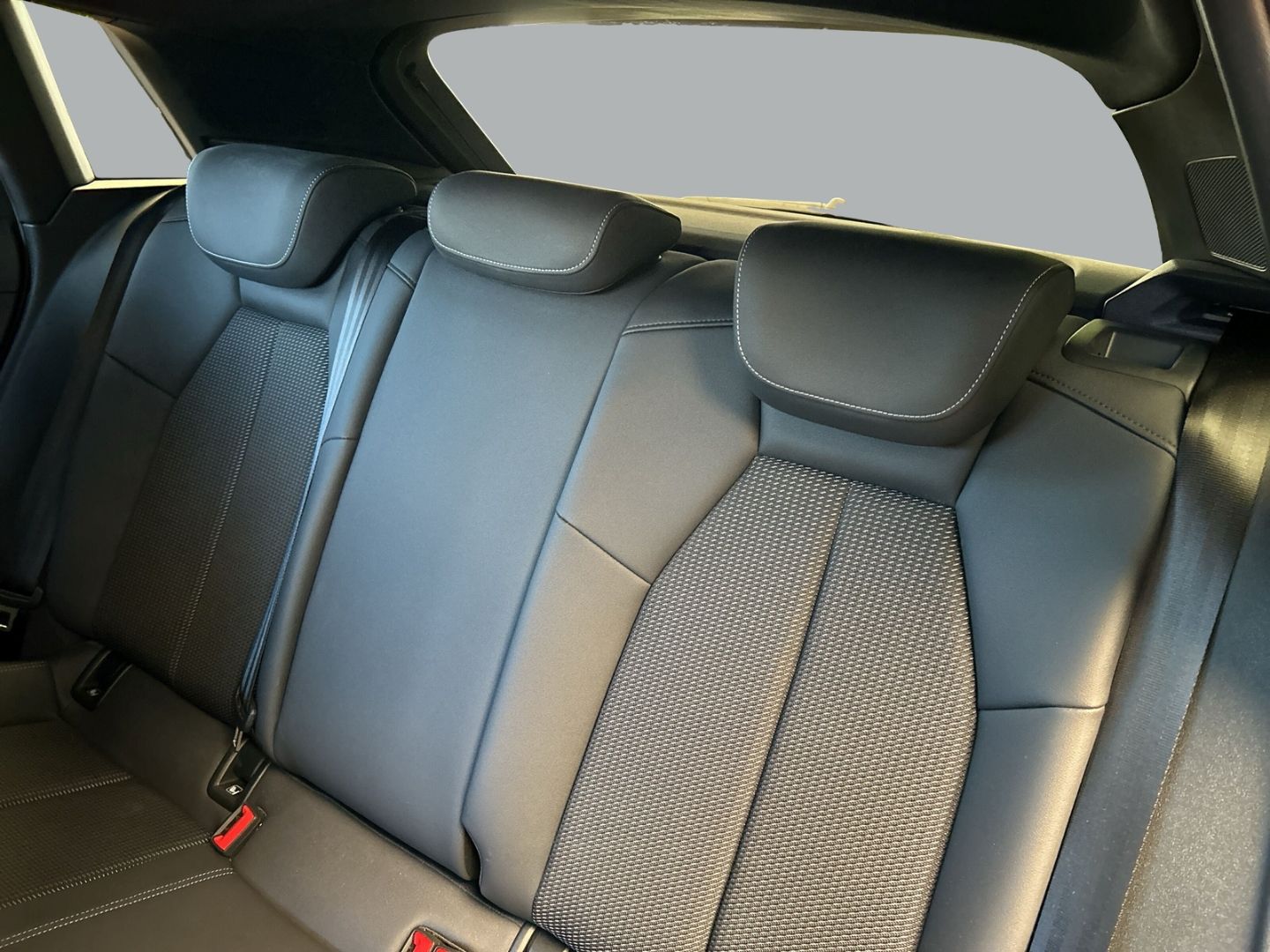 Fahrzeugabbildung Audi A3 35 TFSI Sportback S line AHK+NAVI+LEDER+VIRTU