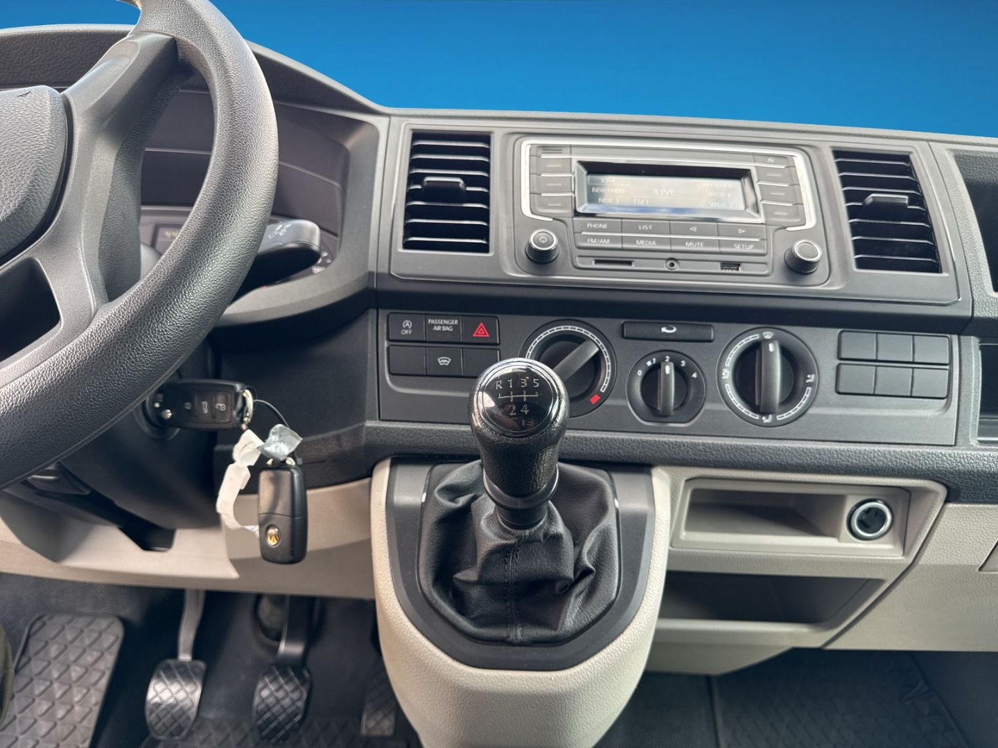 Fahrzeugabbildung Volkswagen T6 Kasten 2.0 TDI EcoProfi PDC