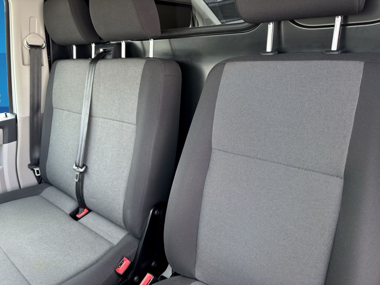 Fahrzeugabbildung Volkswagen T6 Kasten 2.0 TDI EcoProfi PDC