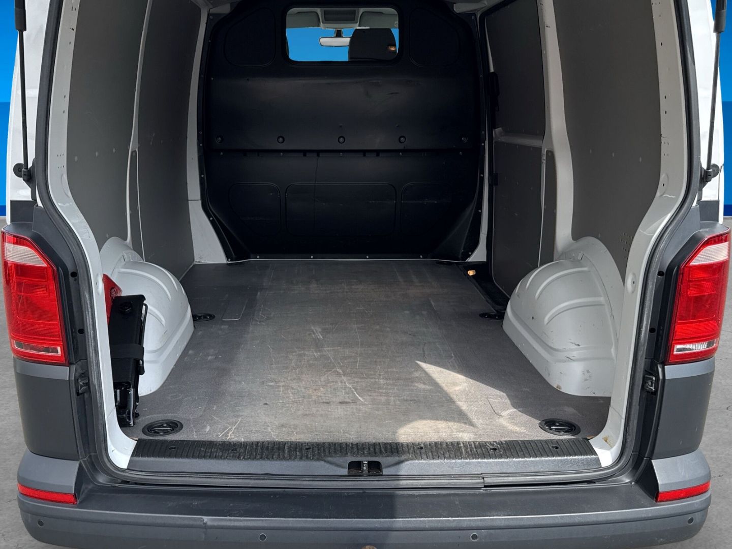 Fahrzeugabbildung Volkswagen T6 Kasten 2.0 TDI EcoProfi PDC