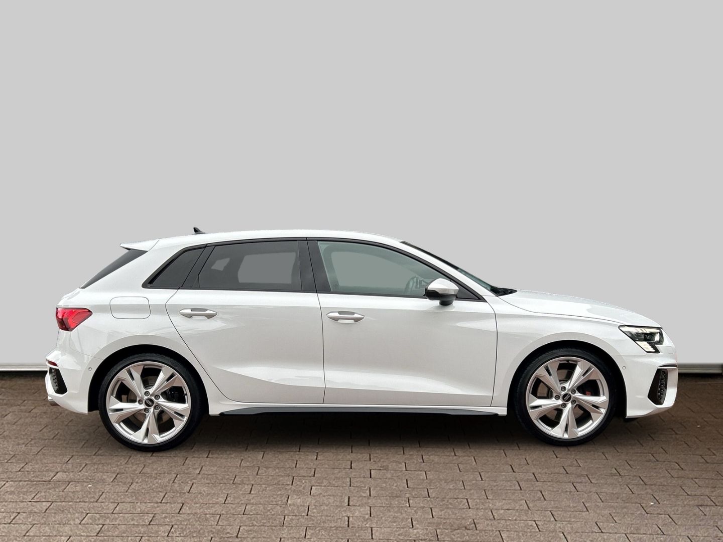 Fahrzeugabbildung Audi S3 Sportback 2.0 TFSI quattro NAVI+LEDER+VIRTUAL
