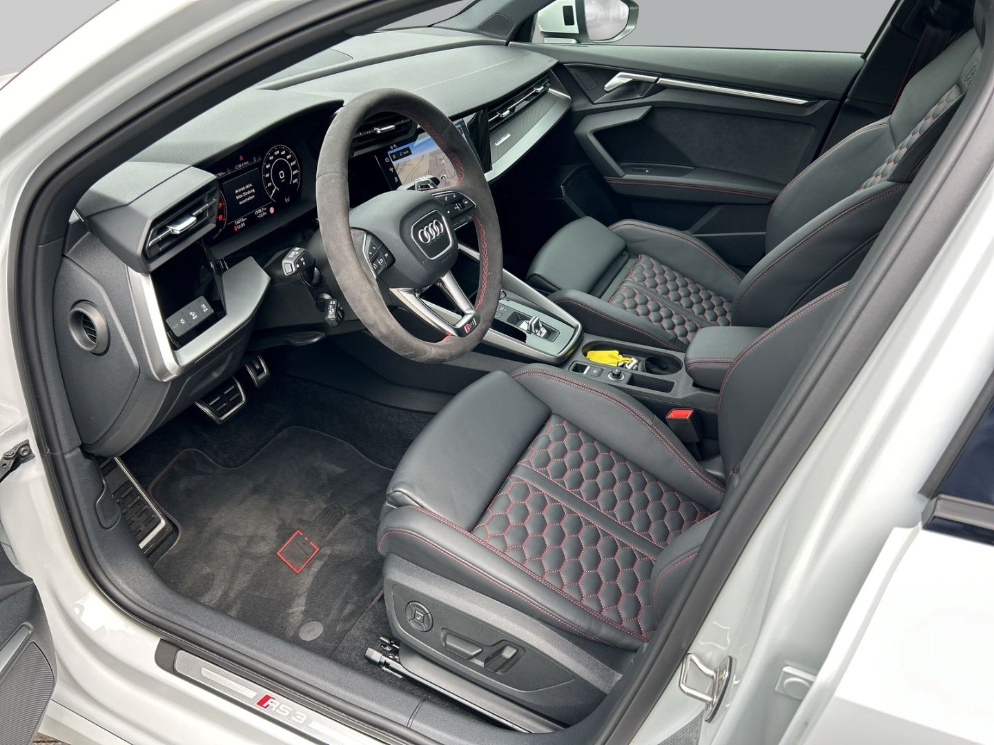 Fahrzeugabbildung Audi RS3 Sportback 2.5 TFSI quattro LED+NAVI+LEDER+VI