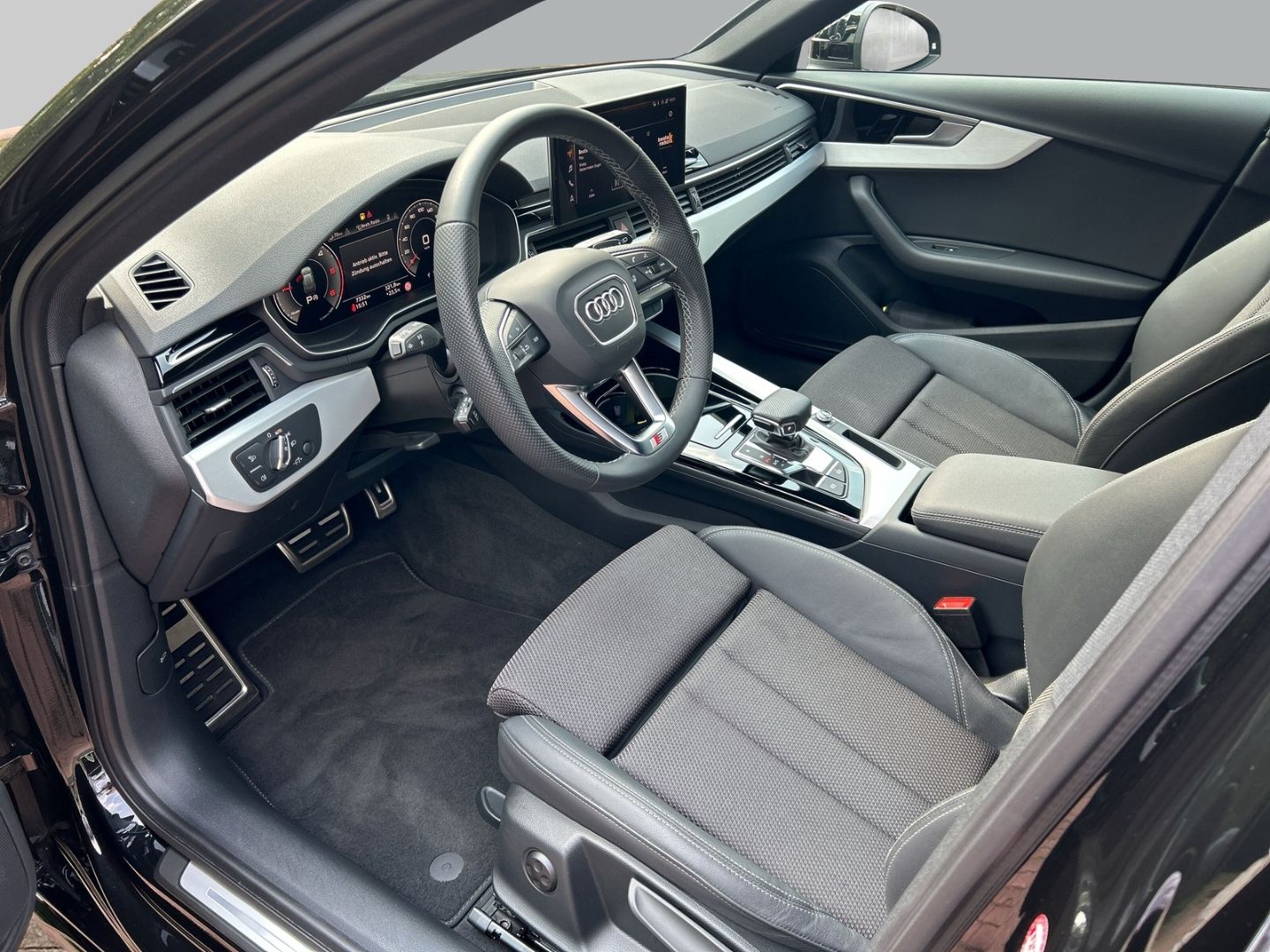 Fahrzeugabbildung Audi A4 Avant 35 TDI S-LINE+NAVI+LEDER+LED+ACC+VIRTUA
