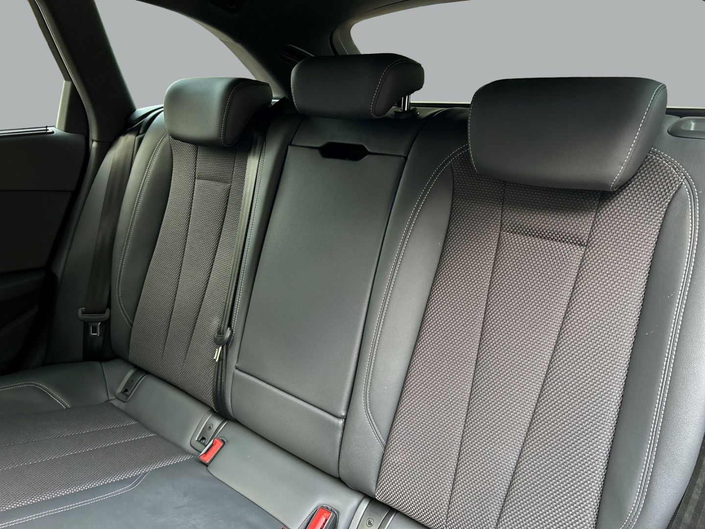 Fahrzeugabbildung Audi A4 Avant 35 TDI S-LINE+NAVI+LEDER+LED+ACC+VIRTUA