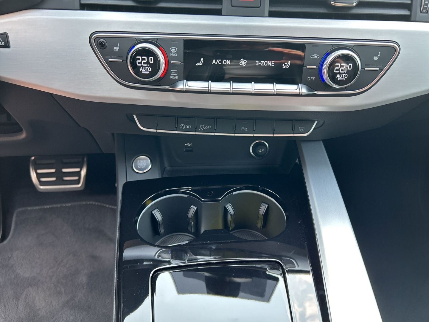 Fahrzeugabbildung Audi A4 Avant 35 TDI S-LINE+NAVI+LEDER+LED+ACC+VIRTUA