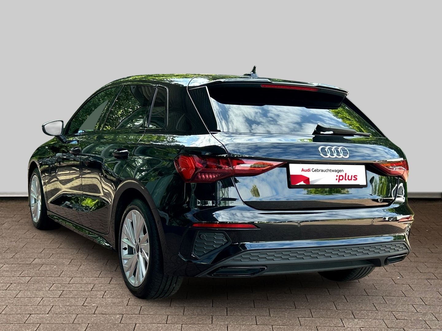 Fahrzeugabbildung Audi A3 Sportback 35 TFSI S-tronic S-LINE+LED+KAMERA+