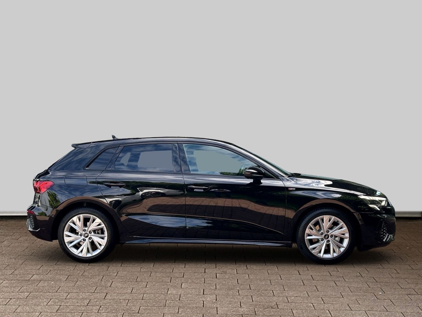Fahrzeugabbildung Audi A3 Sportback 35 TFSI S-tronic S-LINE+LED+KAMERA+