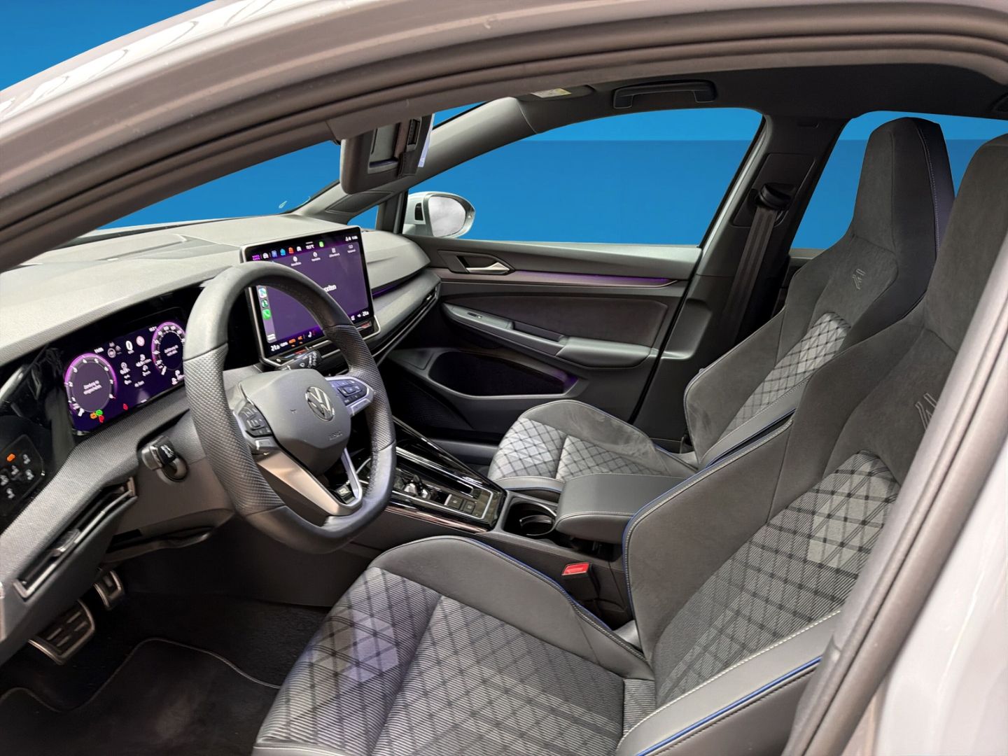 Fahrzeugabbildung Volkswagen Golf R-Line 1,5 l eTSI AHK LED+