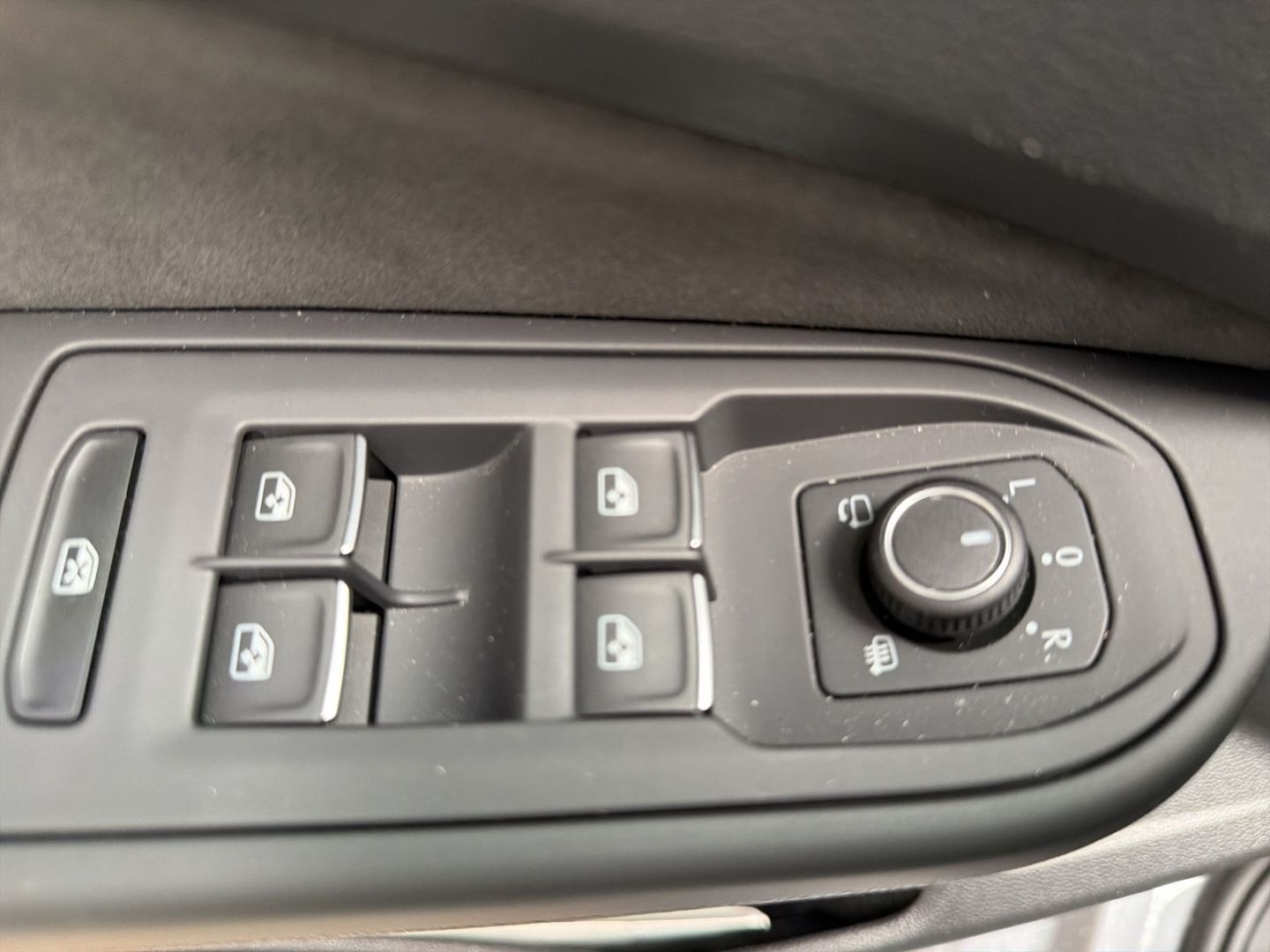 Fahrzeugabbildung Volkswagen Golf R-Line 1,5 l eTSI AHK LED+