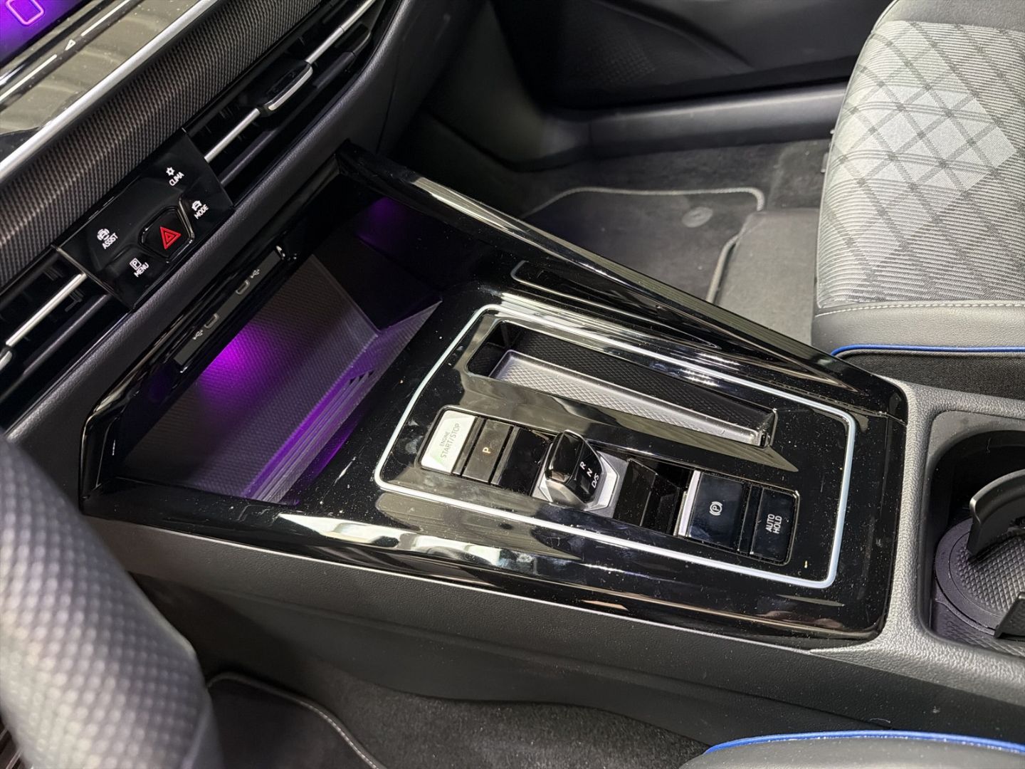 Fahrzeugabbildung Volkswagen Golf R-Line 1,5 l eTSI AHK LED+