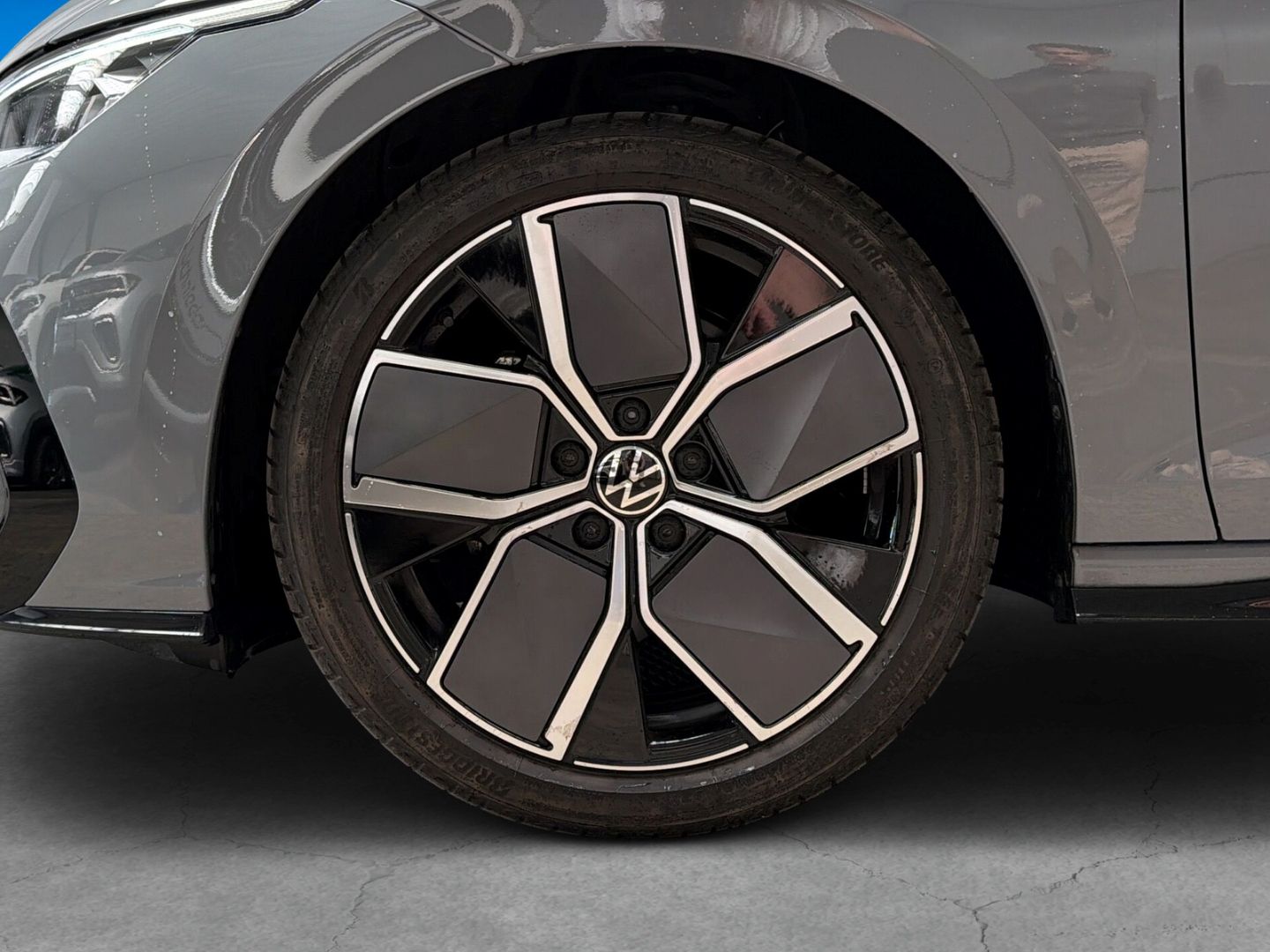 Fahrzeugabbildung Volkswagen Golf R-Line 1,5 l eTSI AHK LED+