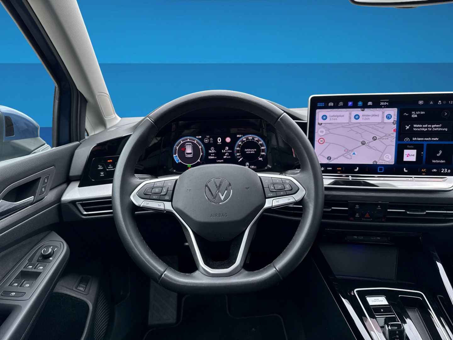 Fahrzeugabbildung Volkswagen Golf 8 1.5 eTSI Style Rückfahrkamera AHK
