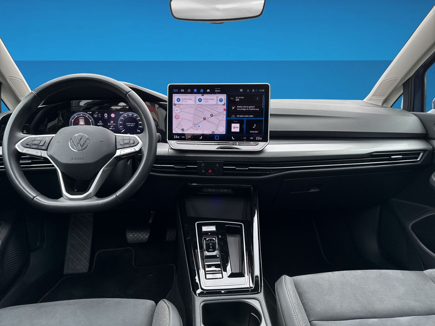 Fahrzeugabbildung Volkswagen Golf 8 1.5 eTSI Style Rückfahrkamera AHK