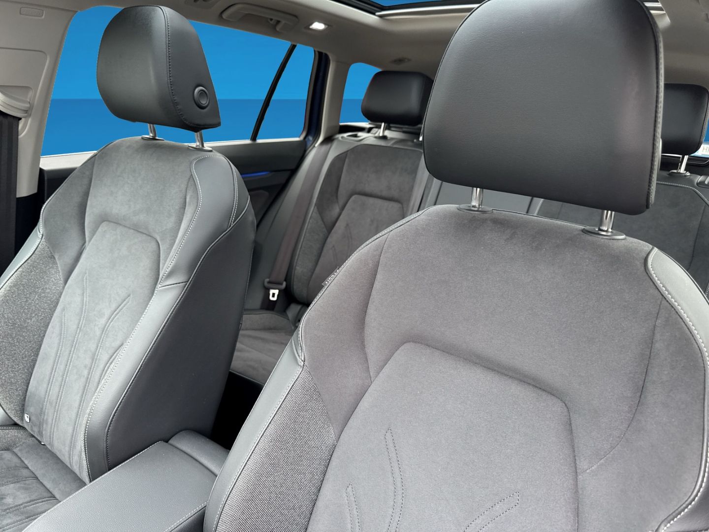 Fahrzeugabbildung Volkswagen Golf 8 1.5 eTSI Style Rückfahrkamera AHK