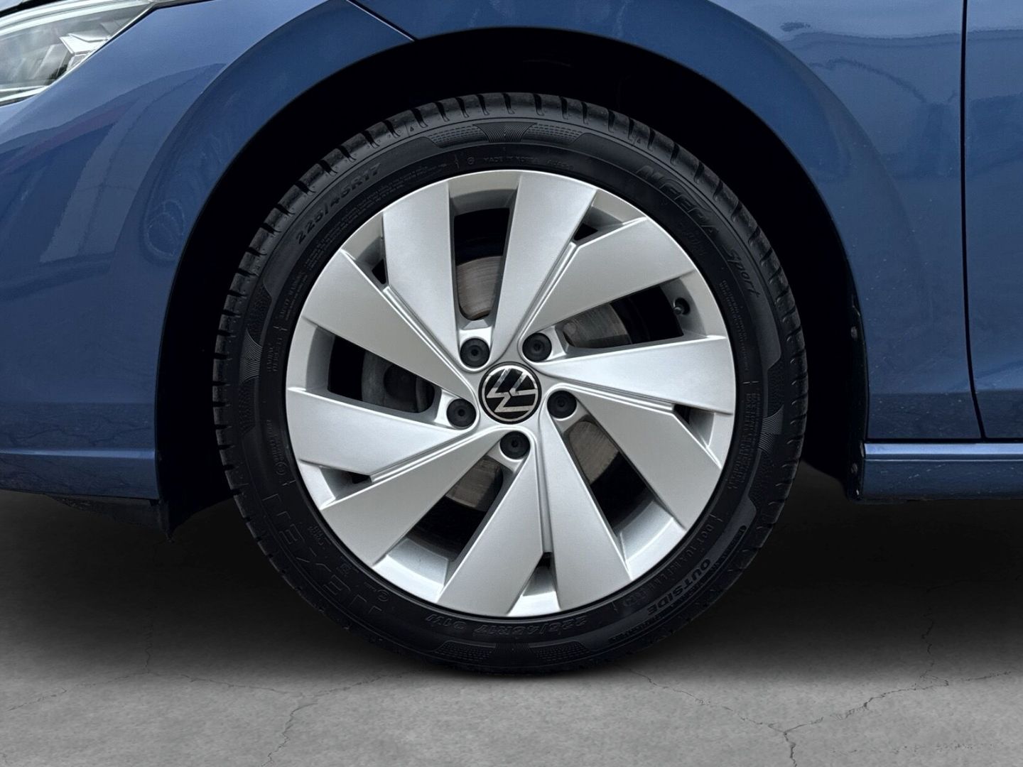 Fahrzeugabbildung Volkswagen Golf 8 1.5 eTSI Style Rückfahrkamera AHK