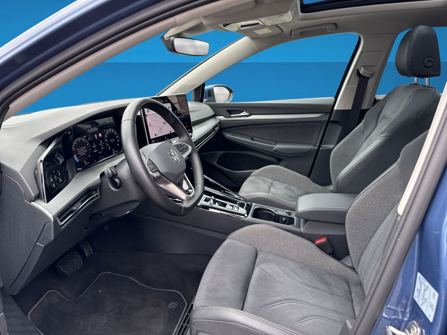 Fahrzeugabbildung Volkswagen Golf 8 1.5 eTSI Style Rückfahrkamera AHK