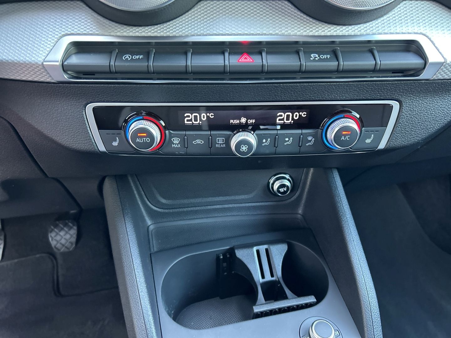 Fahrzeugabbildung Audi Q2 S line 30 TFSI Navi CarPlay AHK Sportsitze Sc