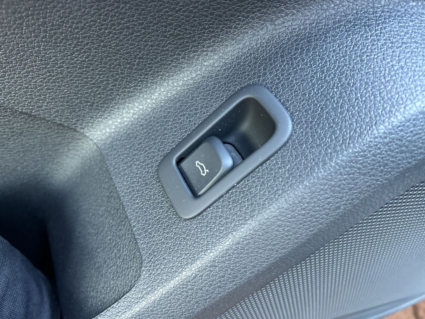 Fahrzeugabbildung Audi Q2 S line 30 TFSI Navi CarPlay AHK Sportsitze Sc