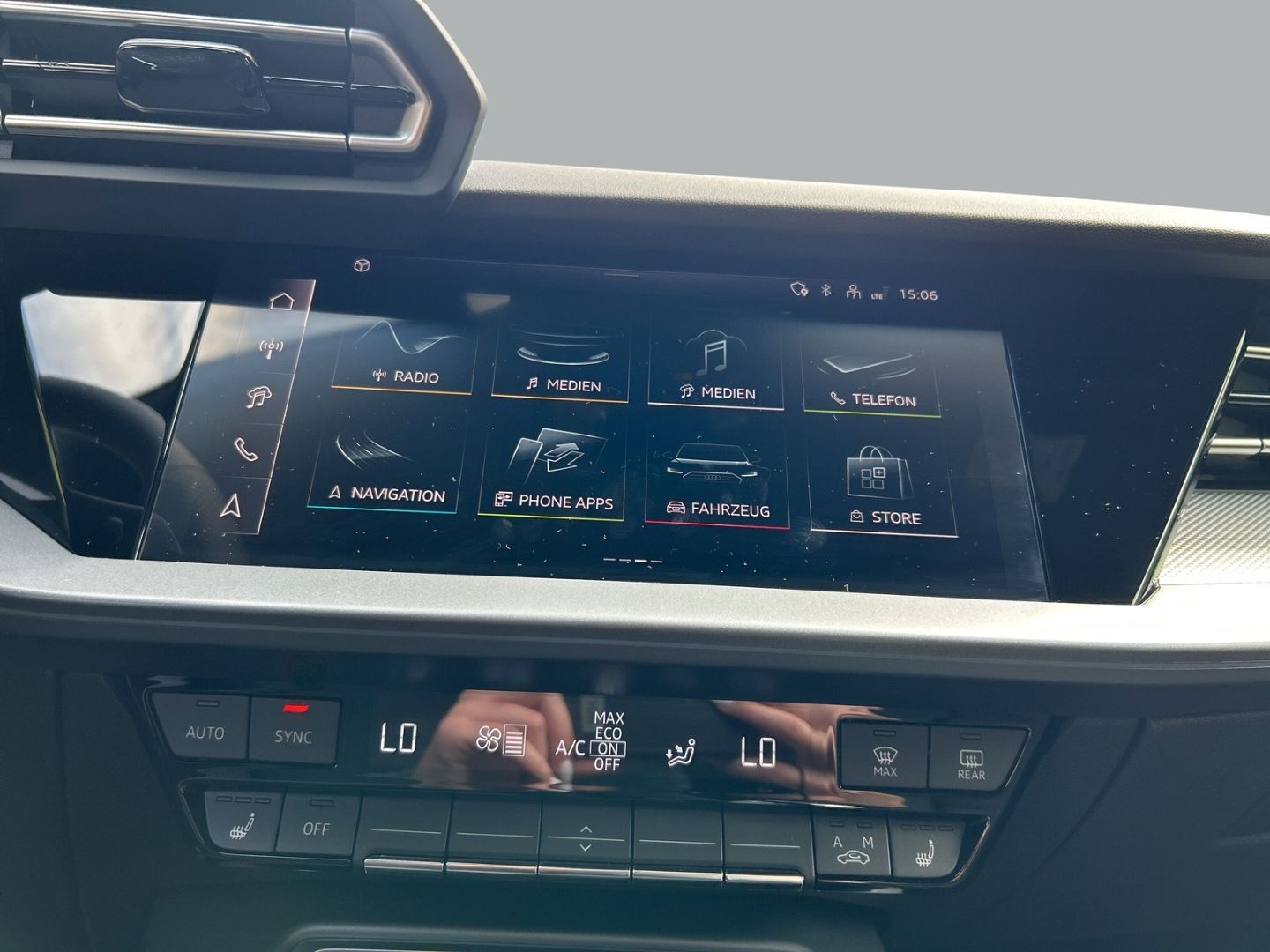 Fahrzeugabbildung Audi A3 Sportback 40 TFSI e 150 kW S-LINE+PANO+NAVI+L