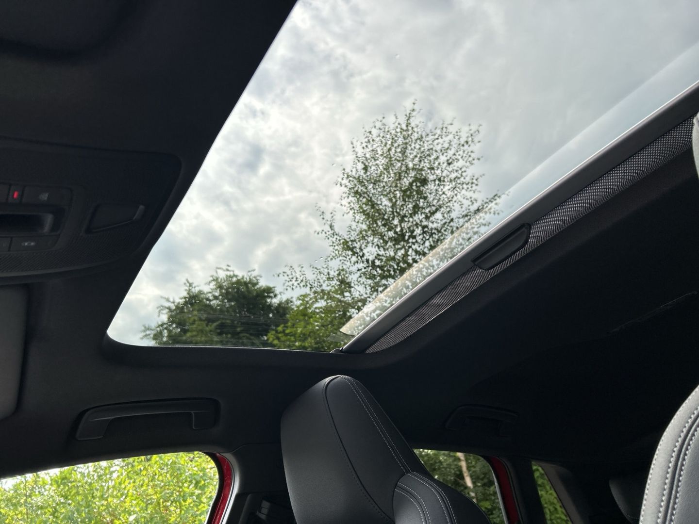 Fahrzeugabbildung Audi A3 Sportback 40 TFSI e 150 kW S-LINE+PANO+NAVI+L