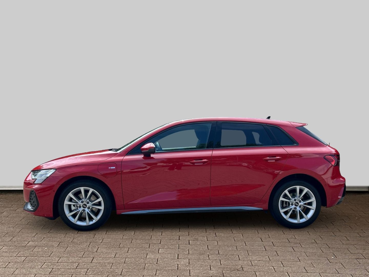 Fahrzeugabbildung Audi A3 Sportback 40 TFSI e 150 kW S-LINE+PANO+NAVI+L